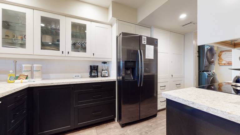 Fully equipped condo with hot tub, sauna & BBQ | Mountain view | Dogs allowed — photo 3