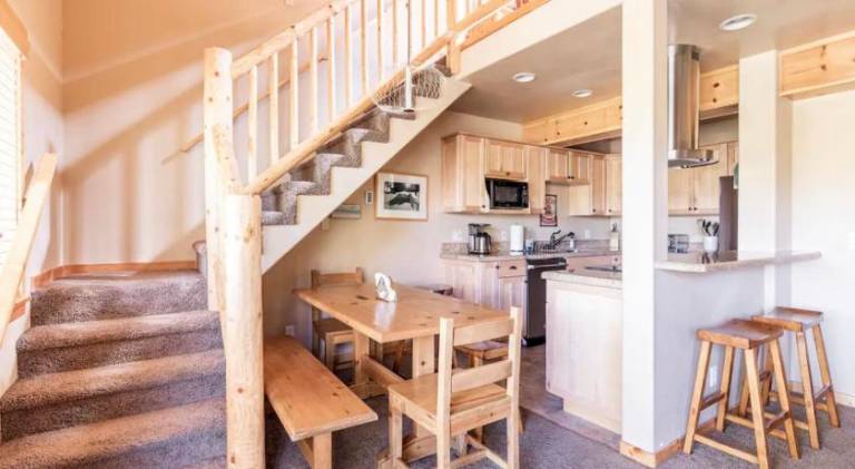 Rental apartment with sauna, jacuzzi & BBQ in Mammoth Lakes, CA