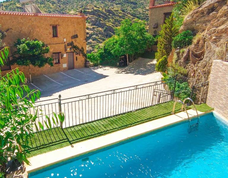 Vacation home with pool, terrace & fast internet | Mountain view | Good for workation in Almeria