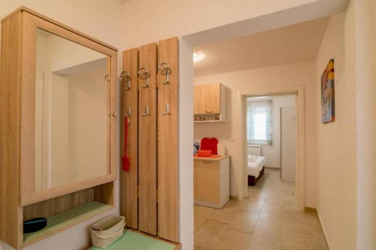 Ferienwohnung in Klinci, Baošići f&uuml;r max. 4 Personen