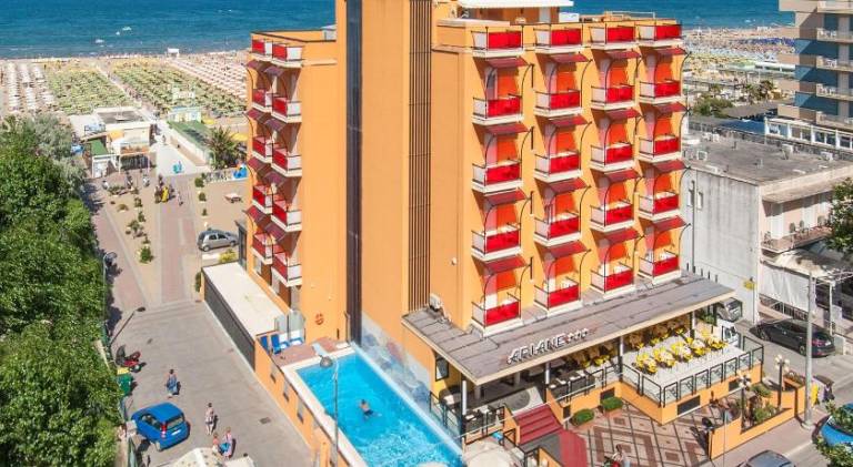 Hotel Ariane - BEACHFRONT, XXL Breakfast & Sea View in Rimini