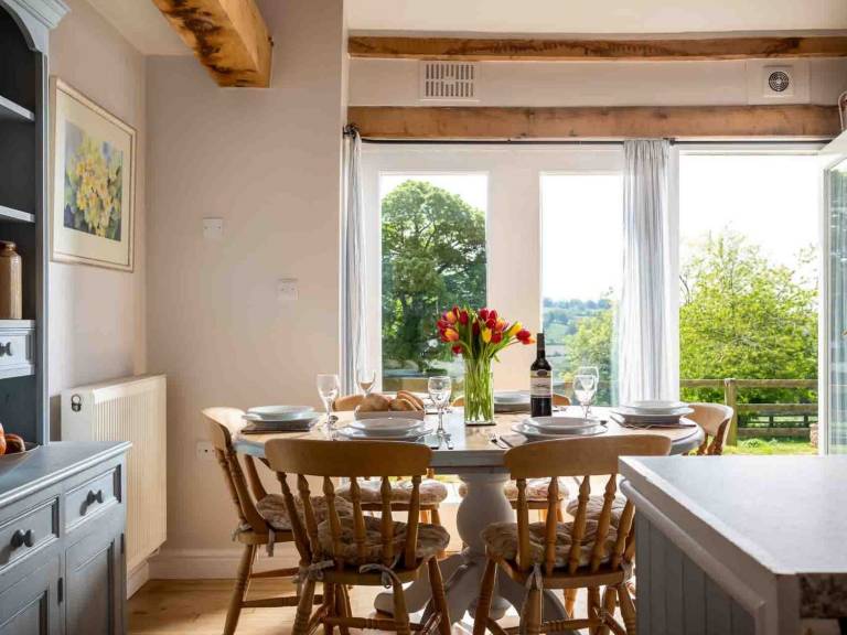 Cottage with garden — photo 5