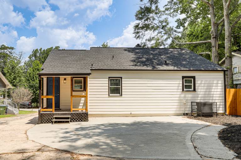 4 Mi to Int’l Soccer & Dtwn Fun: Modern ATL Home — photo 2