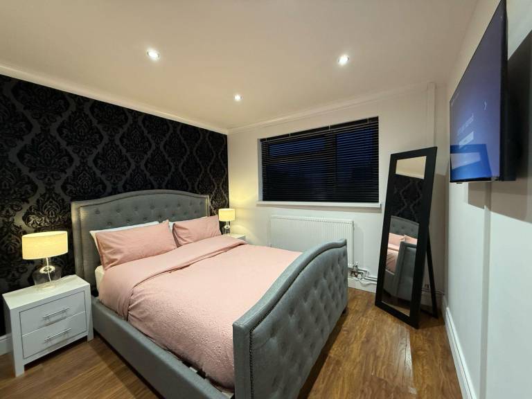 3 Bed House Sleeps 6 Parking Wifi