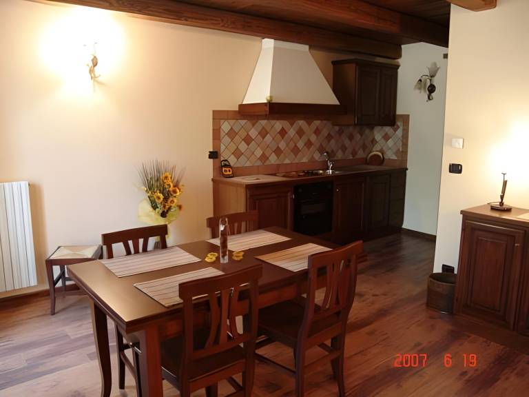 Serviced apartment with patio — photo 4