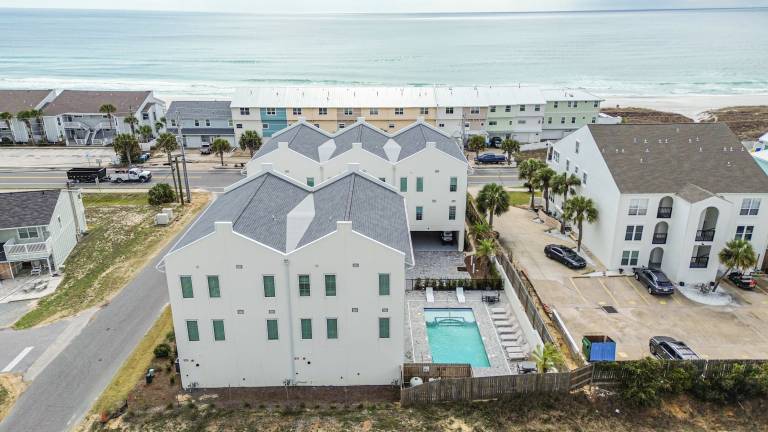 Family-friendly vacation home with pool | Water view | Next to the beach | Pets allowed — photo 4