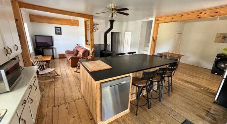 Vacation home with patio | Pet-friendly — photo 3