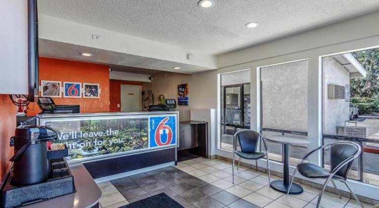 Motel 6 Modesto, CA — photo 4
