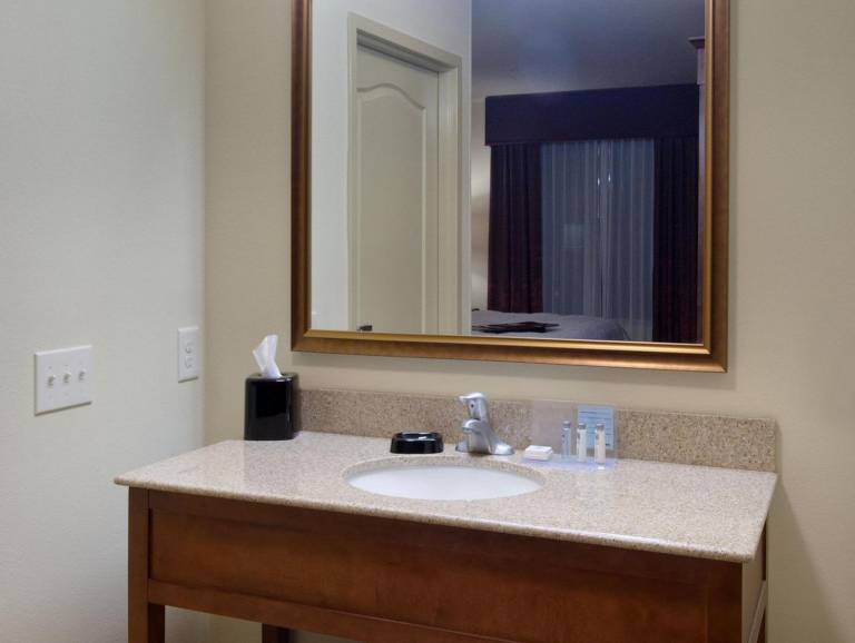 Hampton Inn & Suites Holly Springs