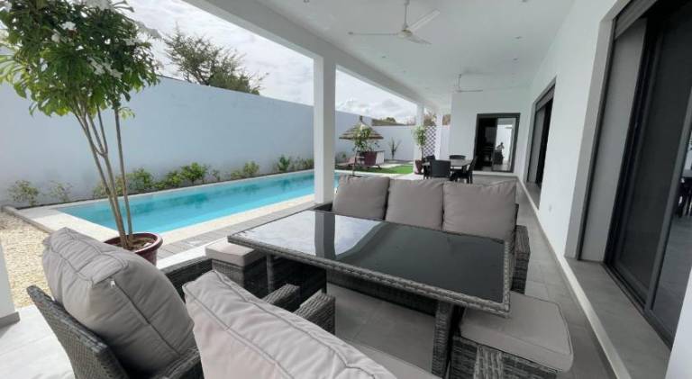 Vacation home with pool — photo 4