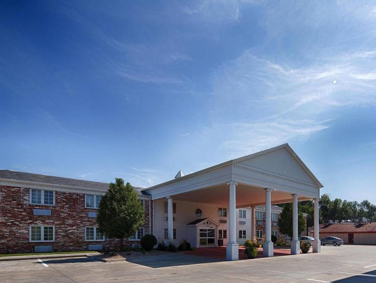 Baymont by Wyndham Bellevue/Omaha — photo 4