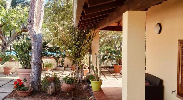 Charming villa with pool | Pets are welcome — photo 2
