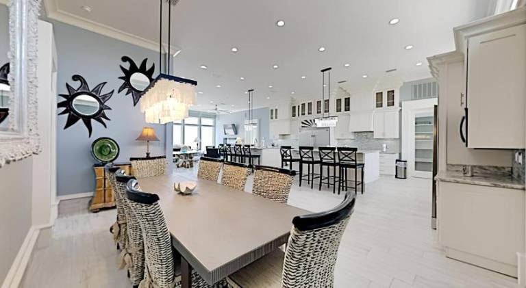 Ample vacation home with pool | Pets are welcome — photo 3