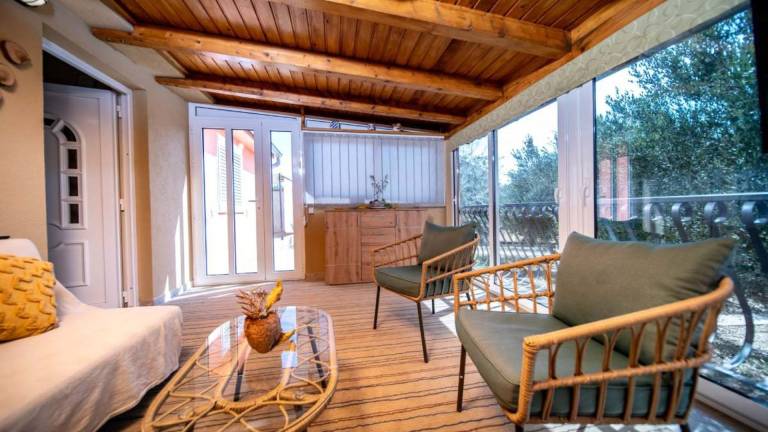 Villa with barbecue, hot tub & terrace — photo 4