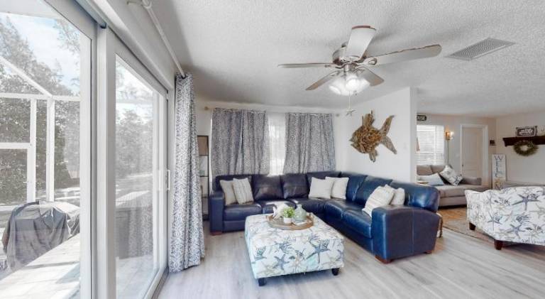 Vacation home with pool | Pet-friendly — photo 2