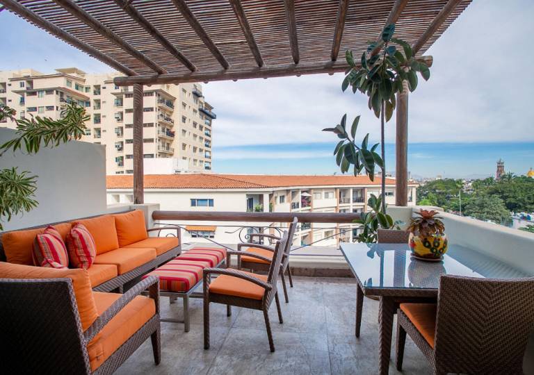Amazing Location 1 block to beach