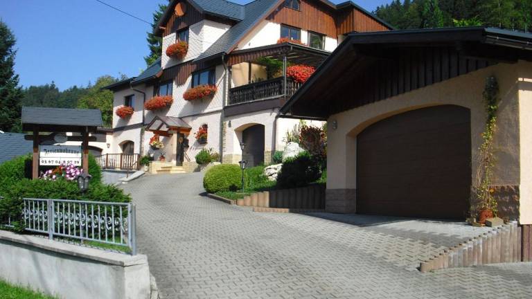 Ferienwohnung  Neuhaus am Rennweg