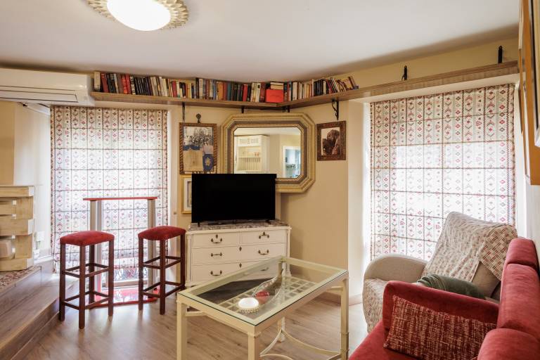 'Trajano Casco Antiguo' Apartment with Wi-Fi and Air Conditioning — photo 3