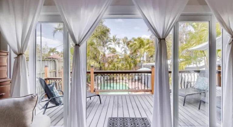 House with pool — photo 4
