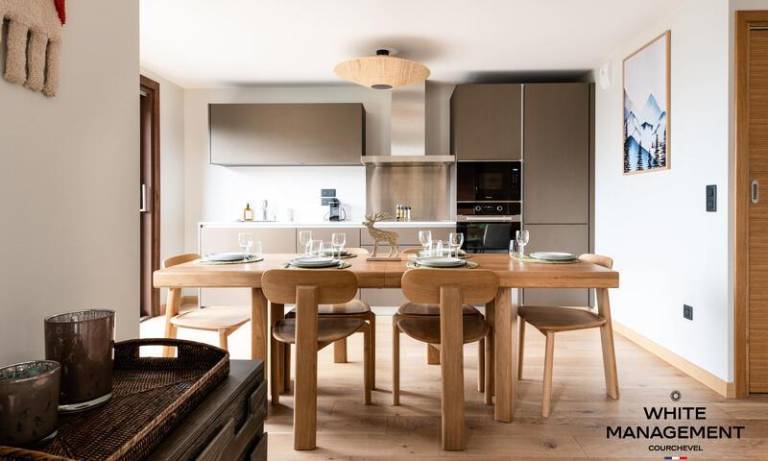Ground floor, balcony, fireplace or stove, 114m², Courchevel in Courchevel