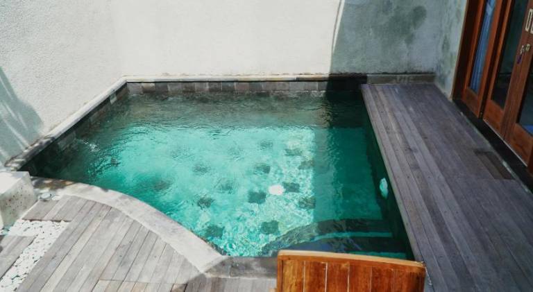 Apartment with hot tub & pool — photo 4