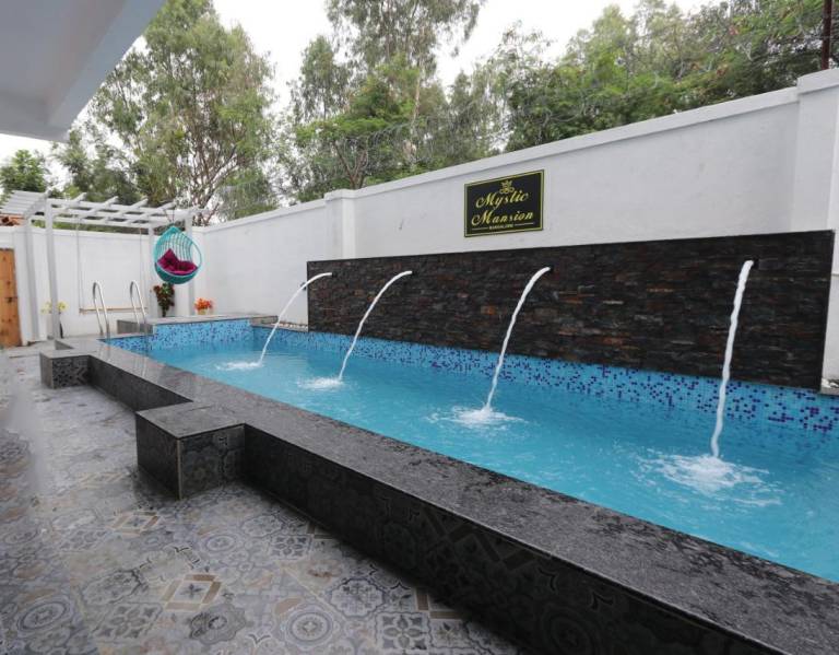 Villa with hot tub, pool & yard | Water view | Pets are welcome — photo 4