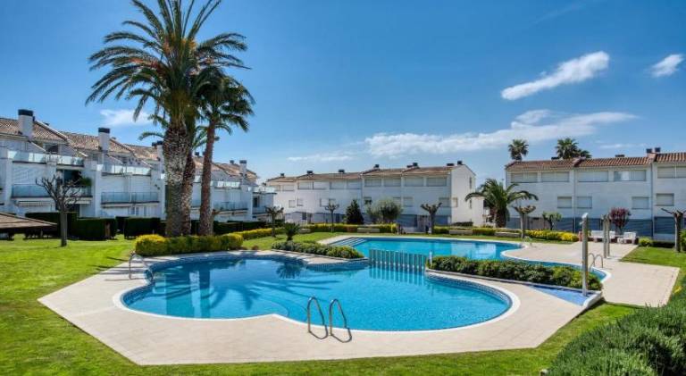 Apartment with pool in Sant Feliu de Guíxols