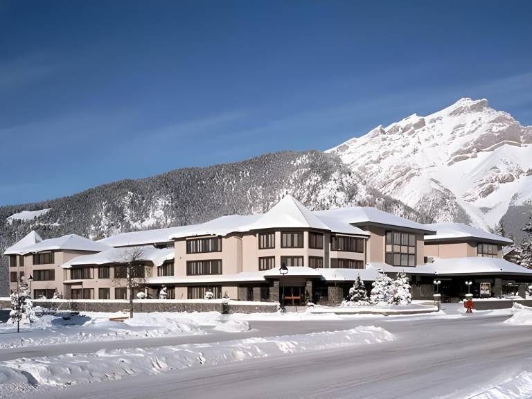 Elk Avenue Hotel in Banff, AB