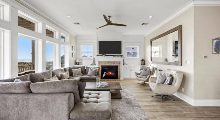 Beachfront Home, Hot Tub and Private Walkover in Jamaica, TX