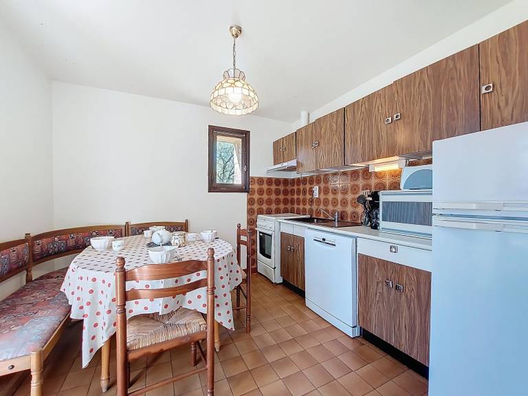 Fully equipped big vacation home with terrace, BBQ & yard | Perfect for remote work | Dogs allowed — photo 3