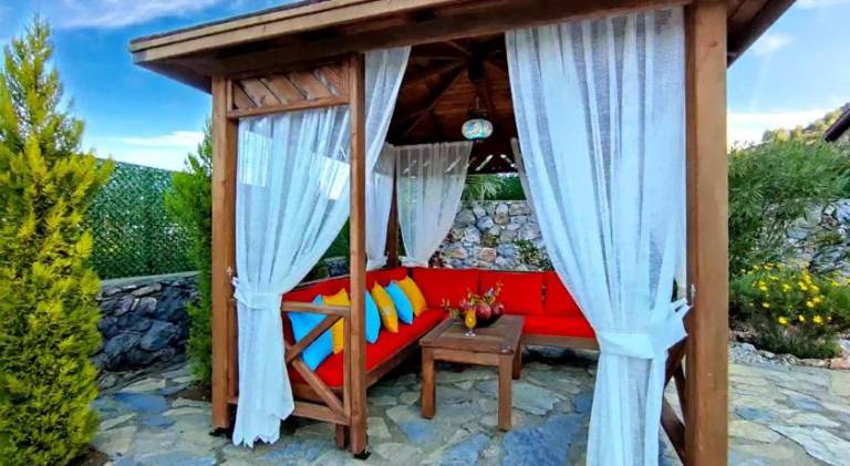 Charming villa with grill, terrace & yard | Pet-friendly — photo 5