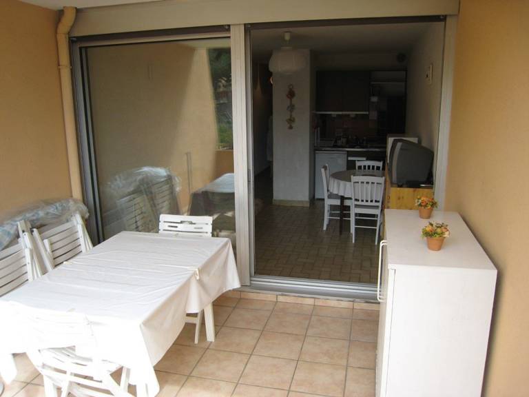 Air-Conditioned Studio with Sleeping Area and 10m² South-Facing Terrace — photo 2