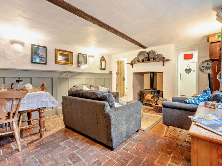 Cottage with garden — photo 3