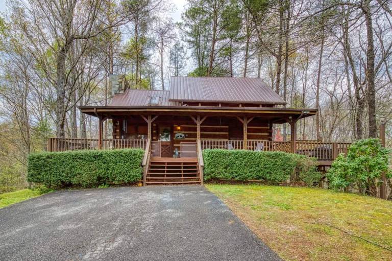 Vacation home with barbecue in Sevierville, TN