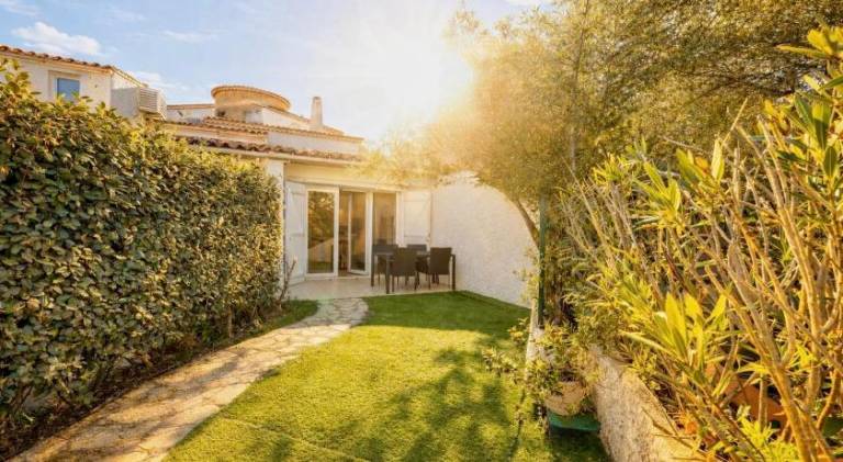 Holiday apartment with 1 room for 4 persons in Sanary-sur-Mer
