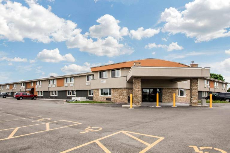 Quality Inn Madison West Near University Area in Madison, MI