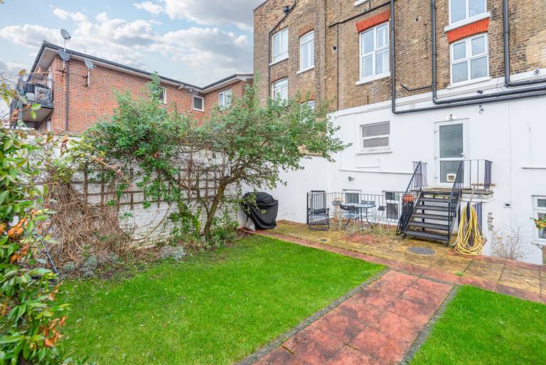 2 Bed Apartment Steps from Muswell Hill