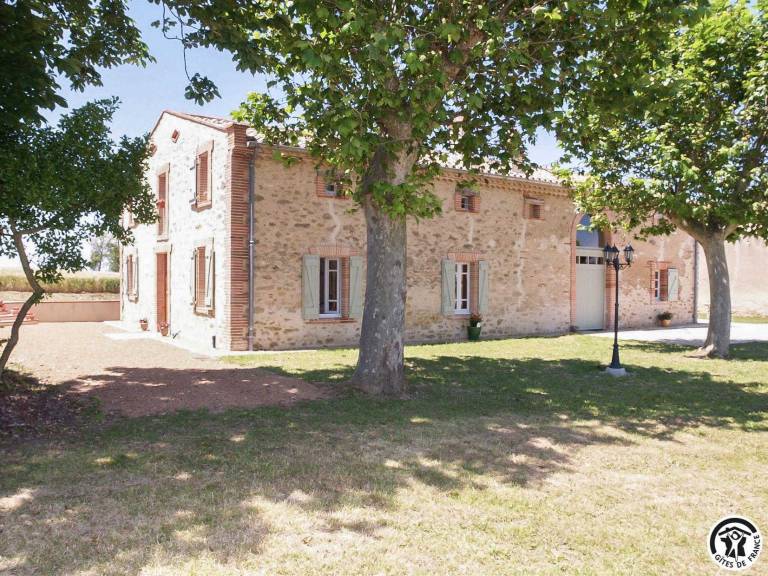 Gite with barbeque, patio & private pool — photo 3
