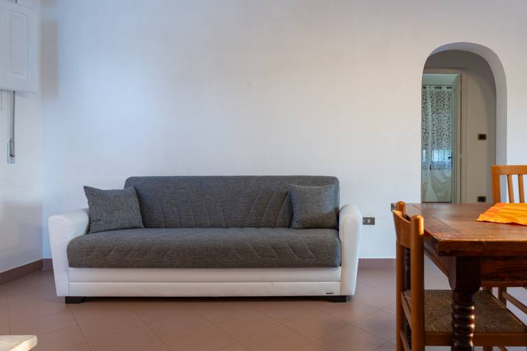 Apartment with yard & pool | Garden view — photo 5