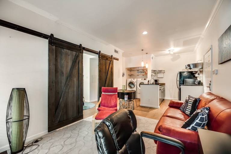 Apartment with pool — photo 2