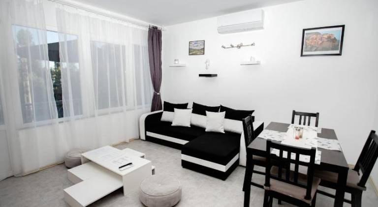 Rental apartment with barbeque, terrace & yard — photo 3