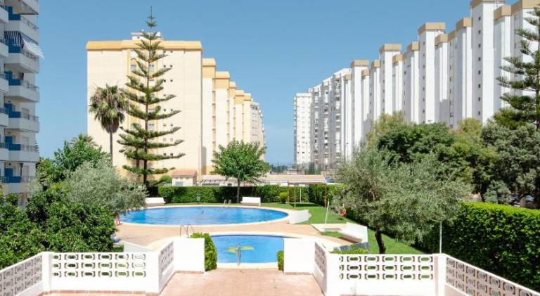 Rental apartment with garden, terrace & pool — photo 4