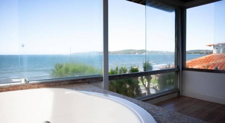 House with hot tub — photo 3
