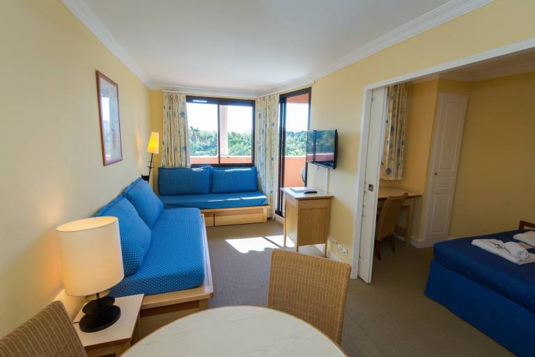 Condo with pool in Grimaud