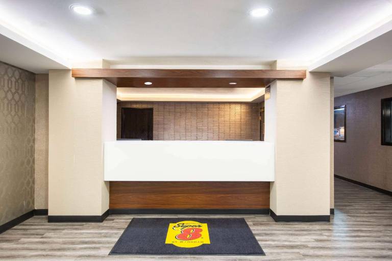 Super 8 By Wyndham Salina I-70 — photo 4
