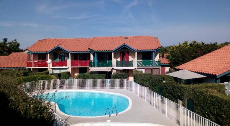 Lovely rental apartment with patio, garden & private pool | Beach nearby | Pets are welcome — photo 3