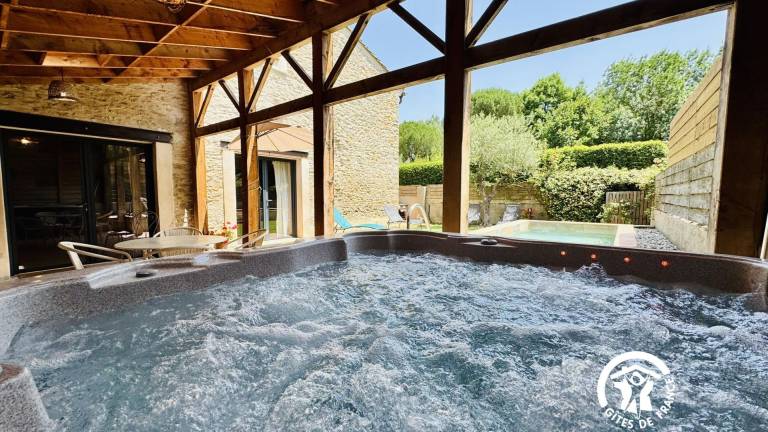 Fully equipped gite with patio, BBQ & private pool | Pet-friendly — photo 2