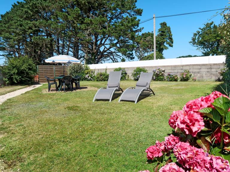 Apartment with garden, patio & BBQ | Pets are welcome — photo 3