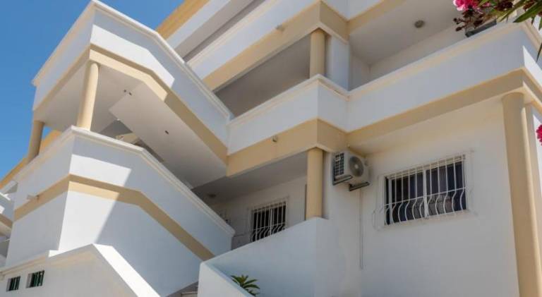 Host Wise - Amazing Sunny Flat - Swimming Pool & Terrace — photo 5
