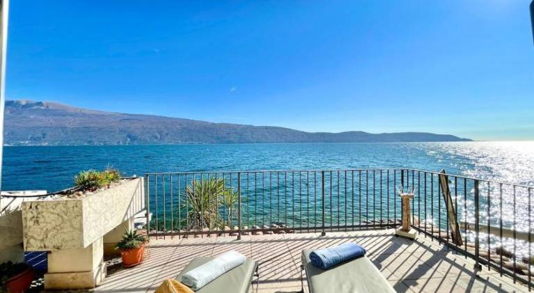 D1MORA Nautilus - incredible location at lake — photo 5